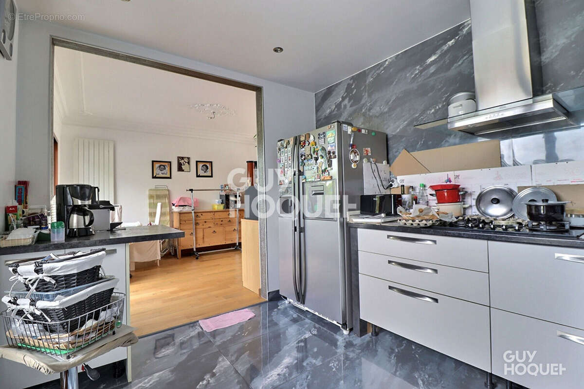 Maison à SAINTE-GENEVIEVE-DES-BOIS