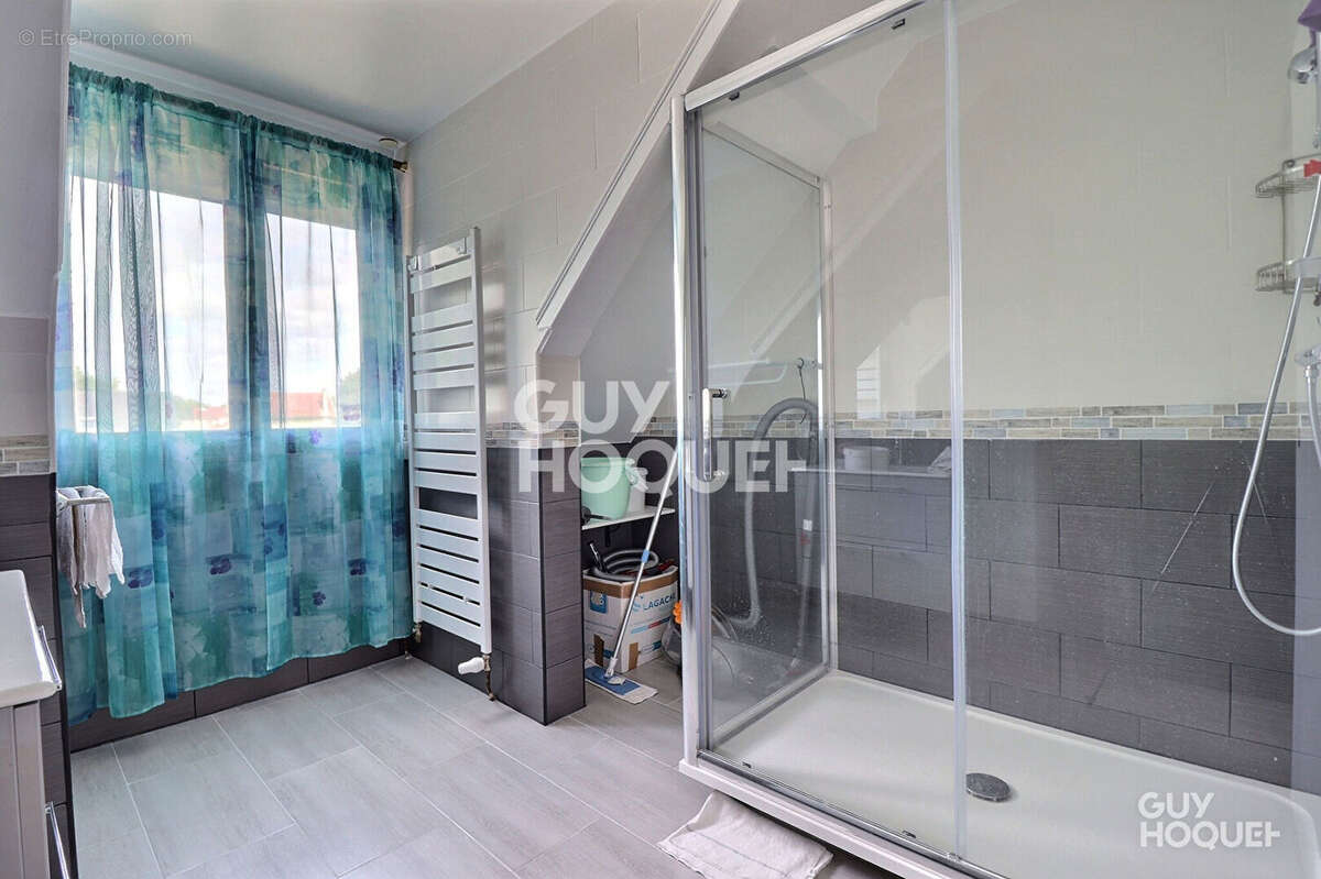 Maison à SAINTE-GENEVIEVE-DES-BOIS