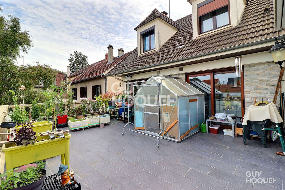 Maison à SAINTE-GENEVIEVE-DES-BOIS