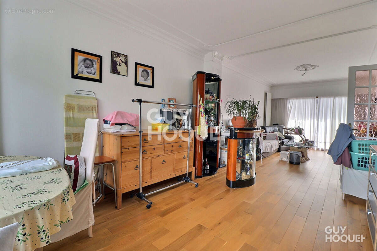 Maison à SAINTE-GENEVIEVE-DES-BOIS