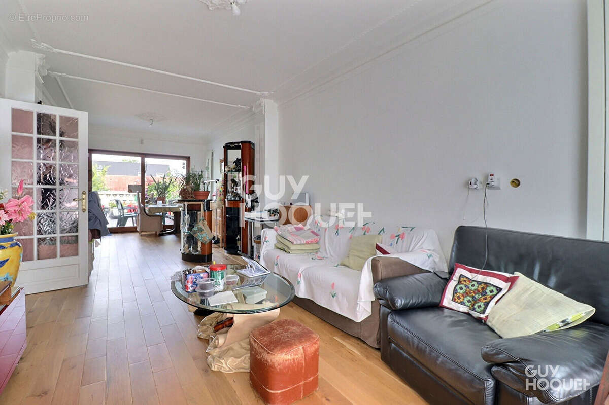 Maison à SAINTE-GENEVIEVE-DES-BOIS