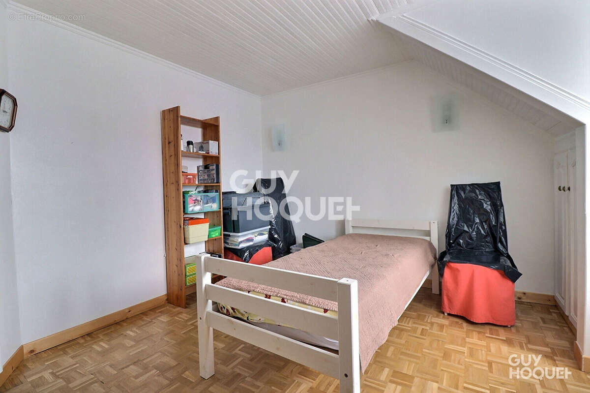 Maison à SAINTE-GENEVIEVE-DES-BOIS