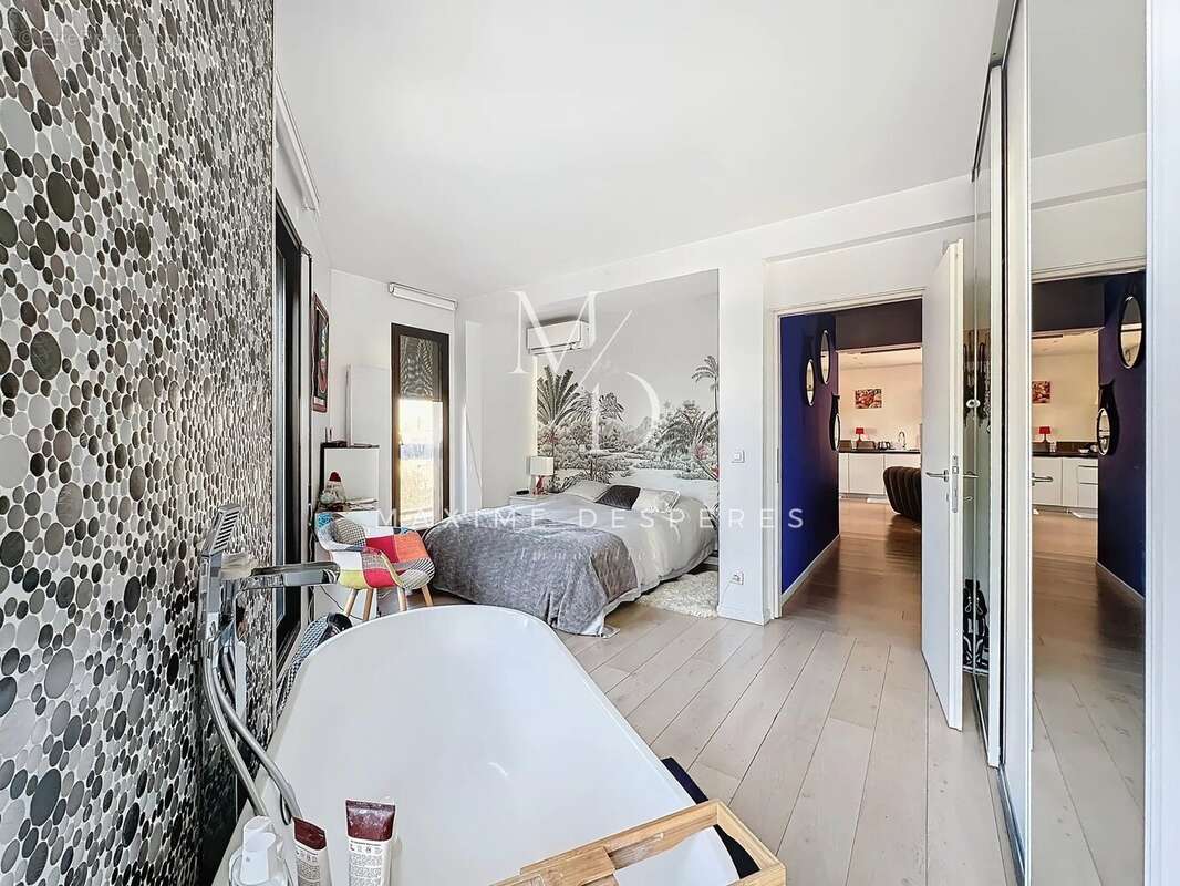 Appartement à NEUILLY-SUR-SEINE