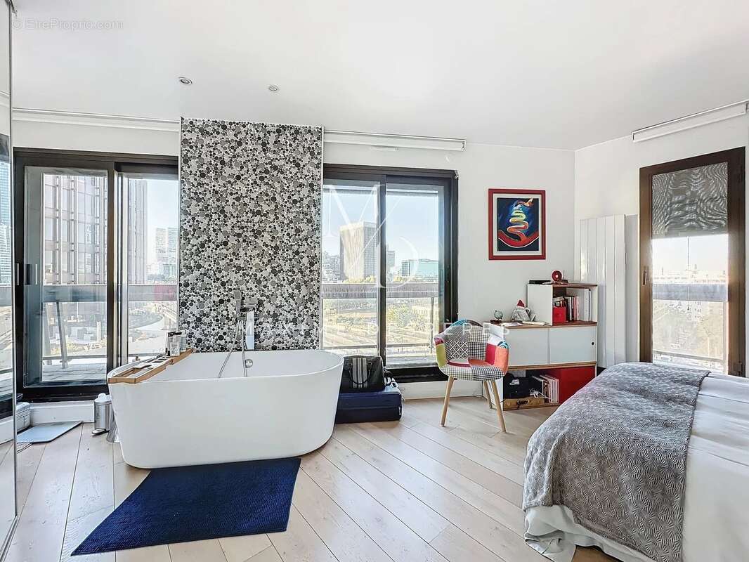 Appartement à NEUILLY-SUR-SEINE