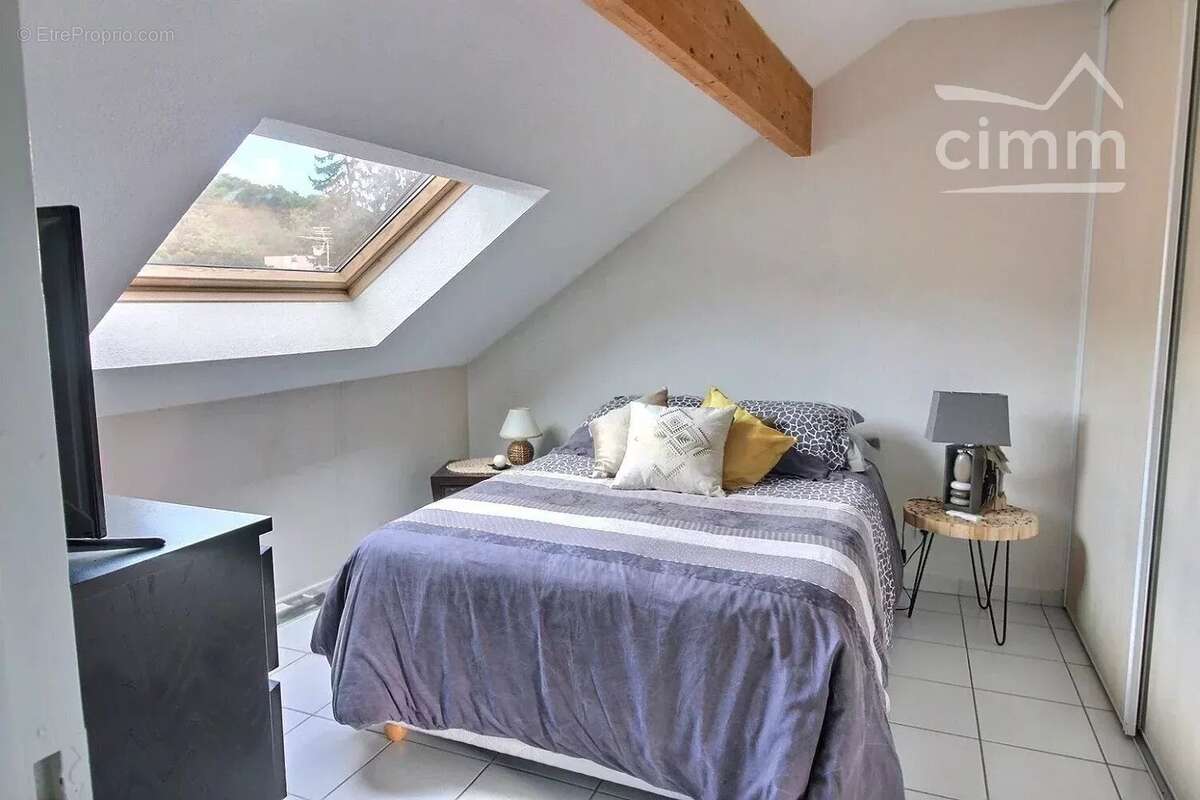 Appartement à SAINT-JEAN-DE-BOURNAY