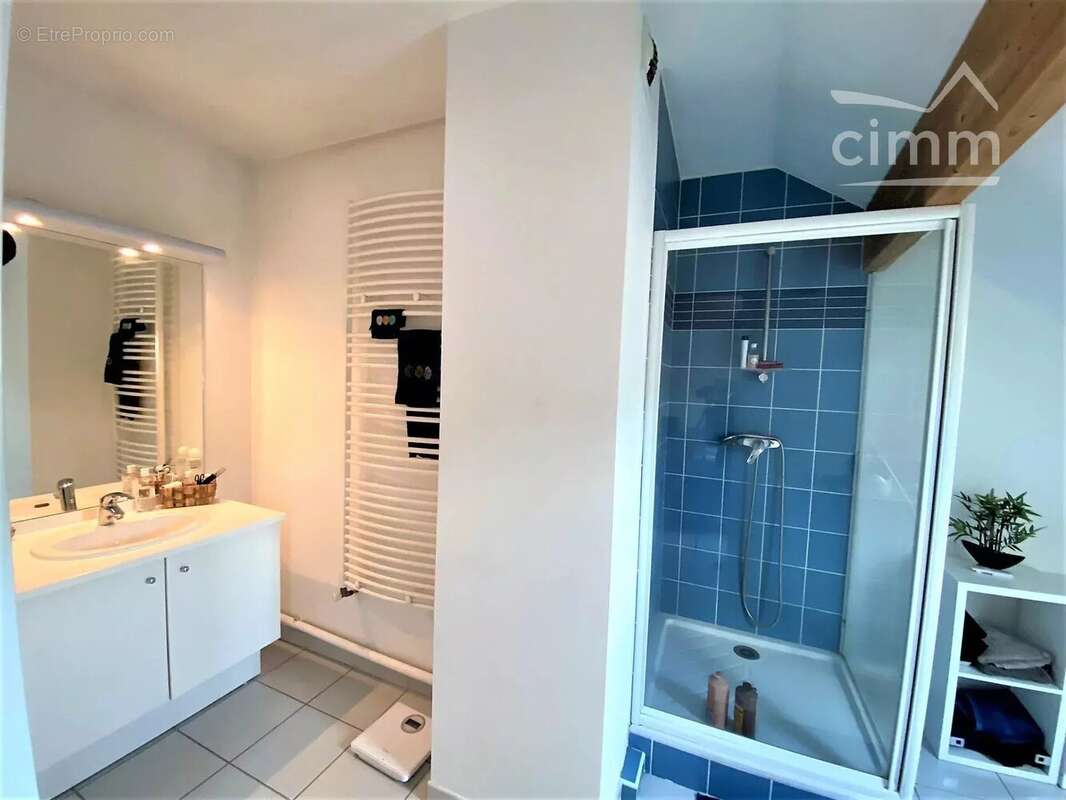 Appartement à SAINT-JEAN-DE-BOURNAY