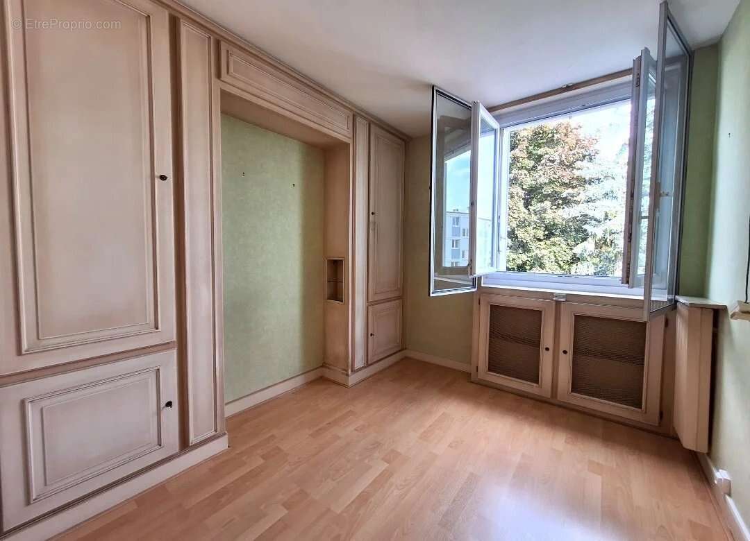 Appartement à L'HAY-LES-ROSES