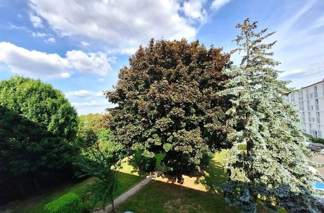 Appartement à L'HAY-LES-ROSES