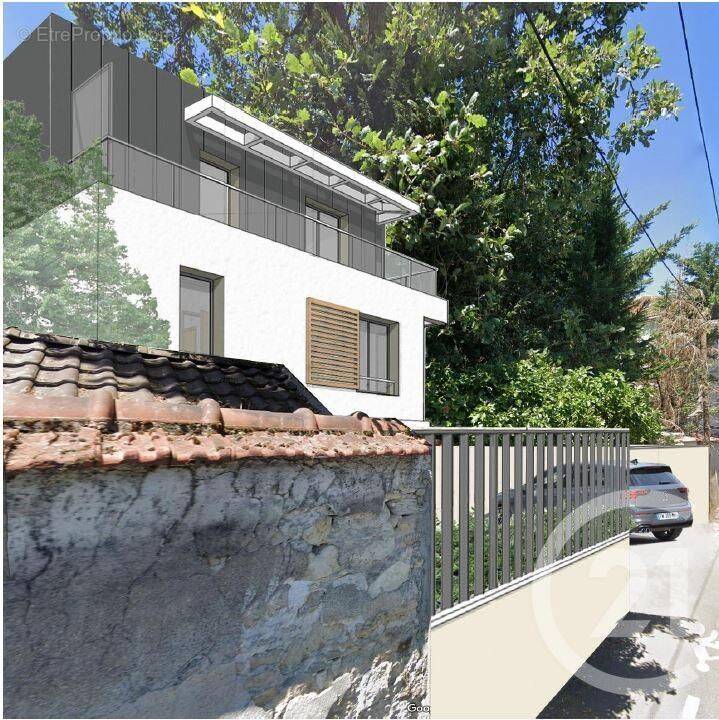 Terrain à SAINT-MAUR-DES-FOSSES