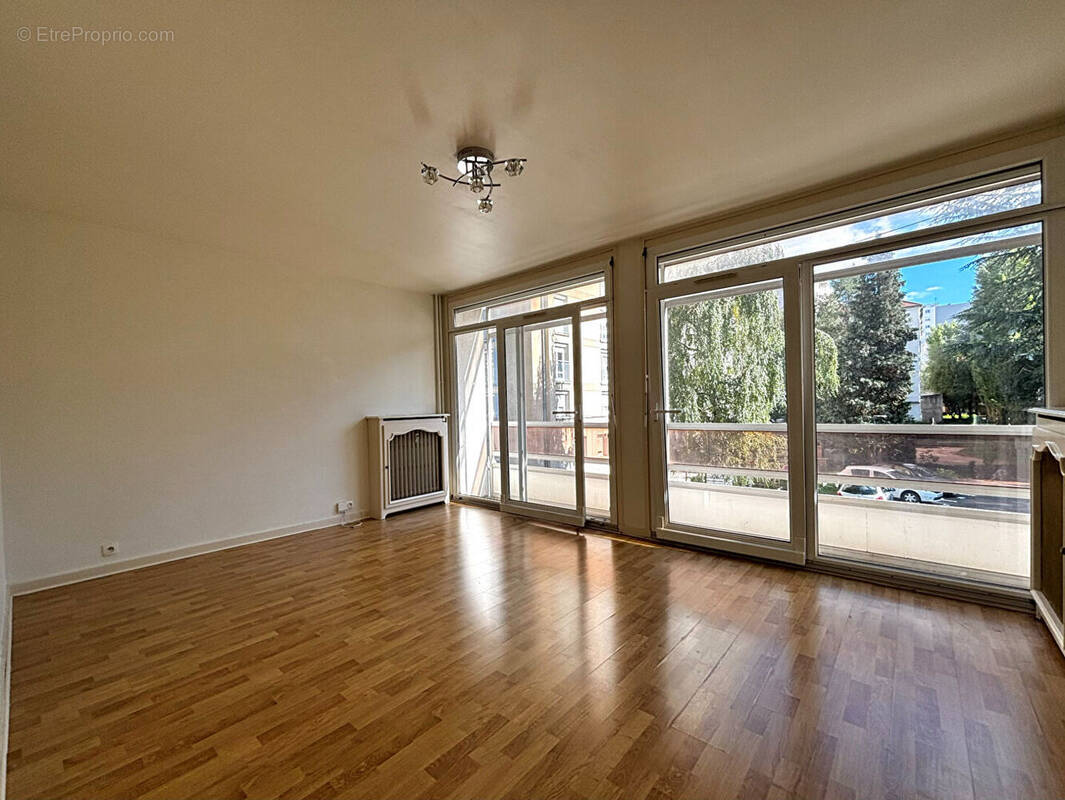 Appartement à SAINT-ETIENNE