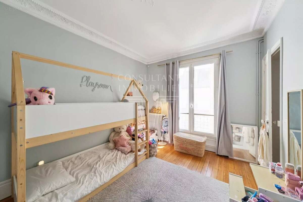 Appartement à PARIS-17E