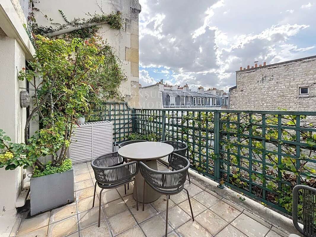 Appartement à PARIS-16E