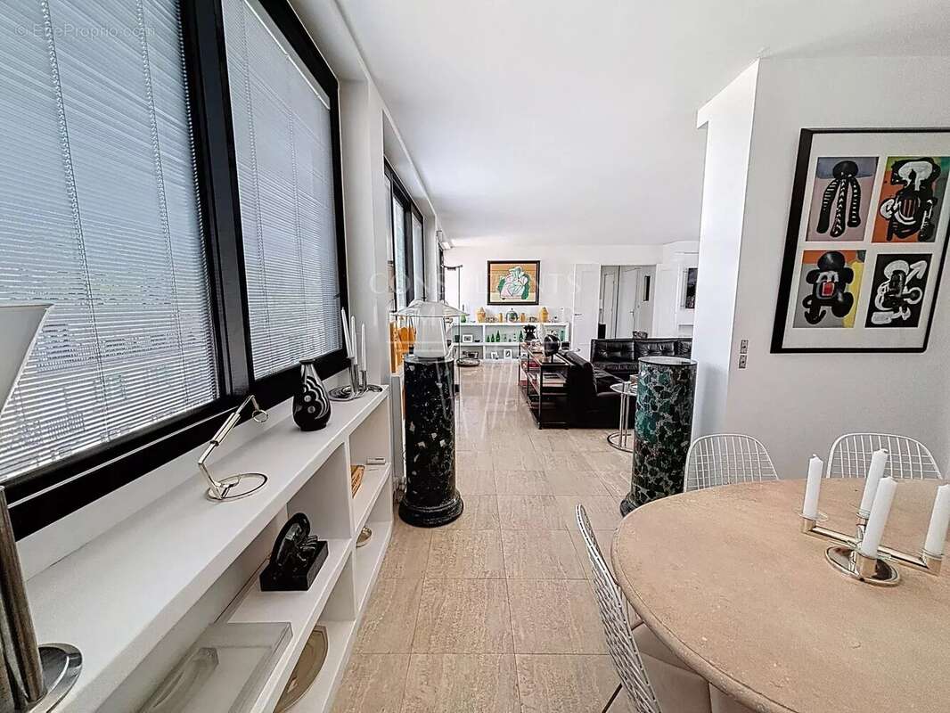 Appartement à PARIS-16E