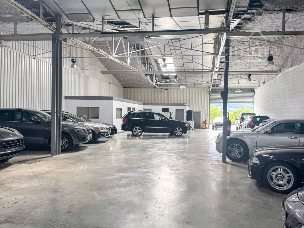 Commerce à SAINT-VINCENT-DE-MERCUZE