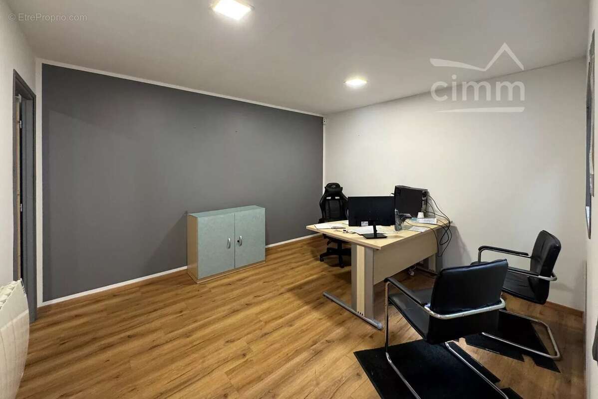 Commerce à SAINT-VINCENT-DE-MERCUZE