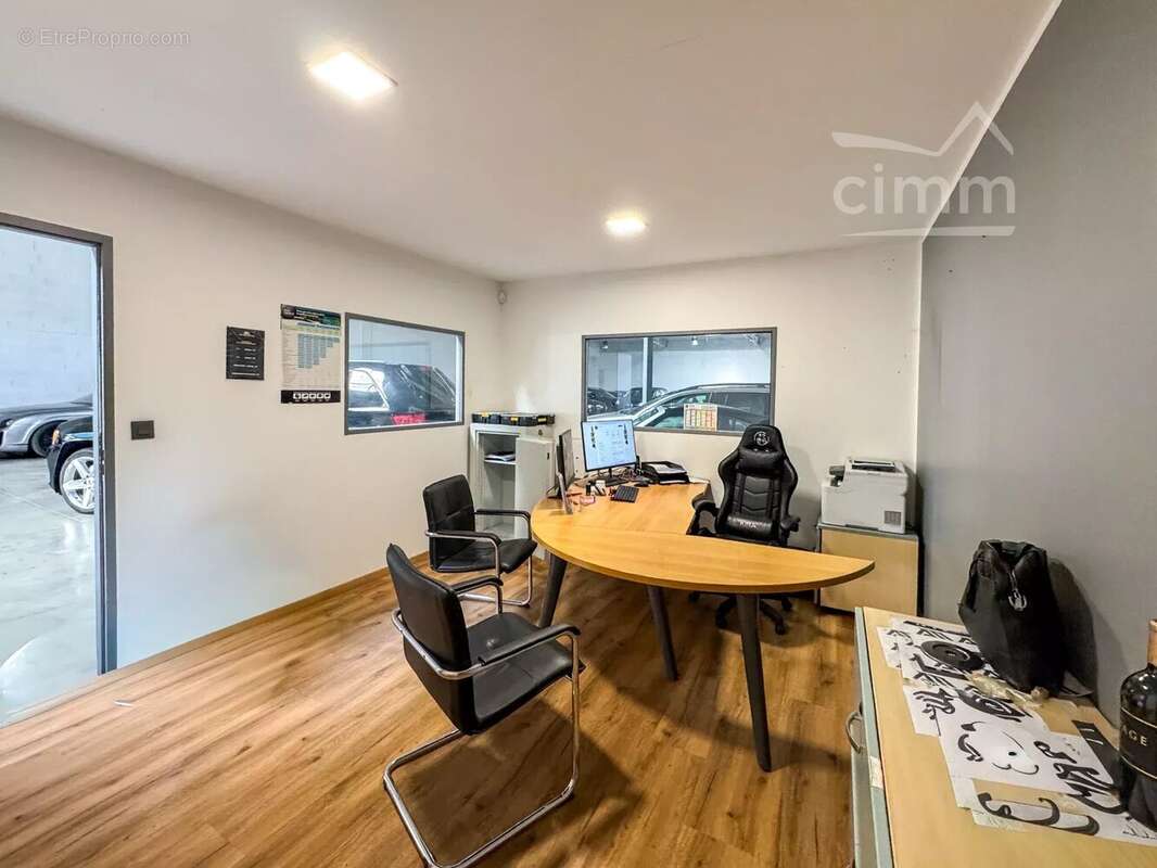 Commerce à SAINT-VINCENT-DE-MERCUZE