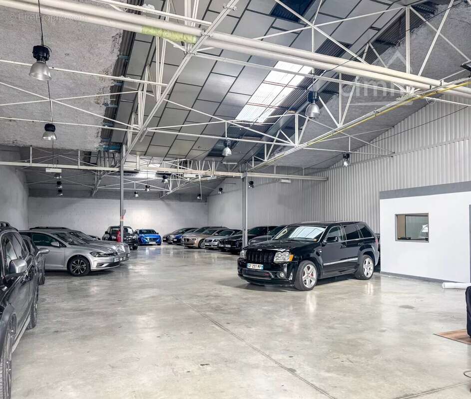 Commerce à SAINT-VINCENT-DE-MERCUZE