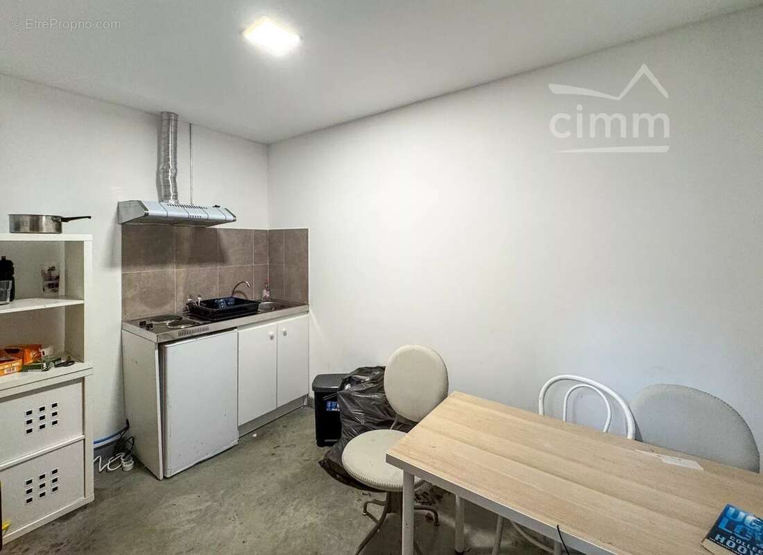 Commerce à SAINT-VINCENT-DE-MERCUZE