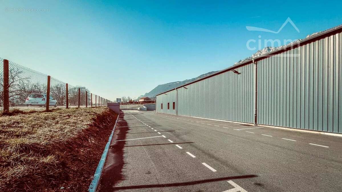 Commerce à SAINT-VINCENT-DE-MERCUZE