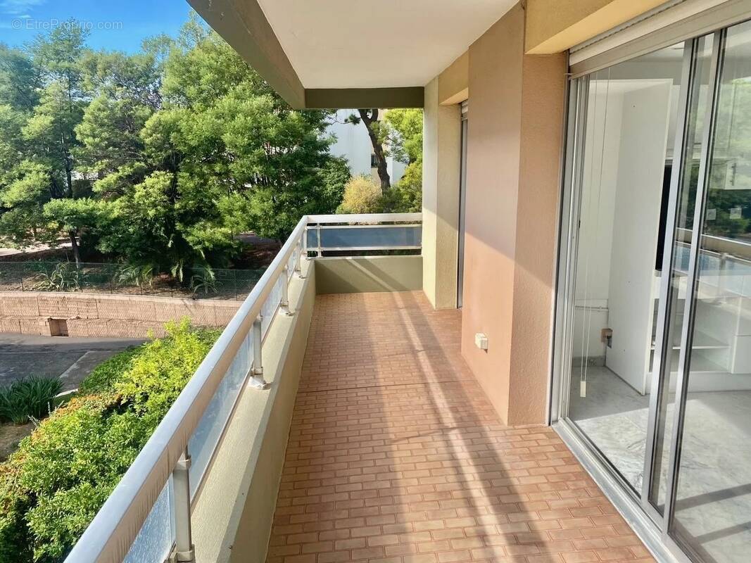 Appartement à SAINT-LAURENT-DU-VAR