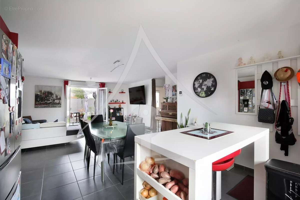 Maison à LAVERNOSE-LACASSE