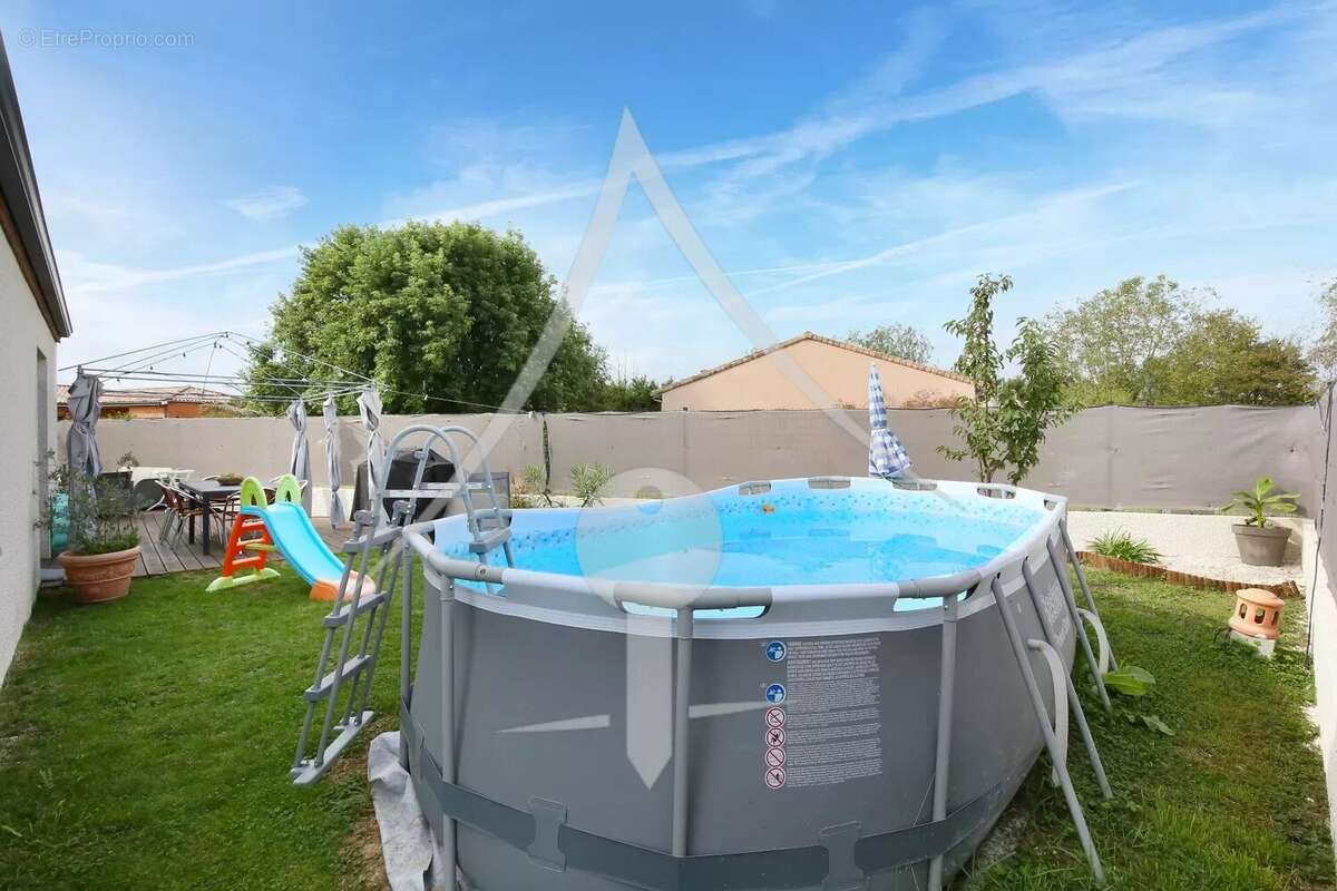 Maison à LAVERNOSE-LACASSE