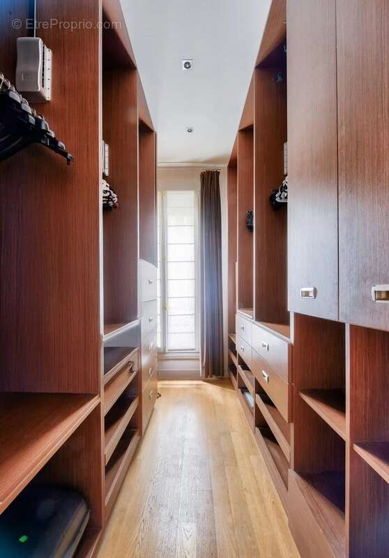 Appartement à PARIS-8E