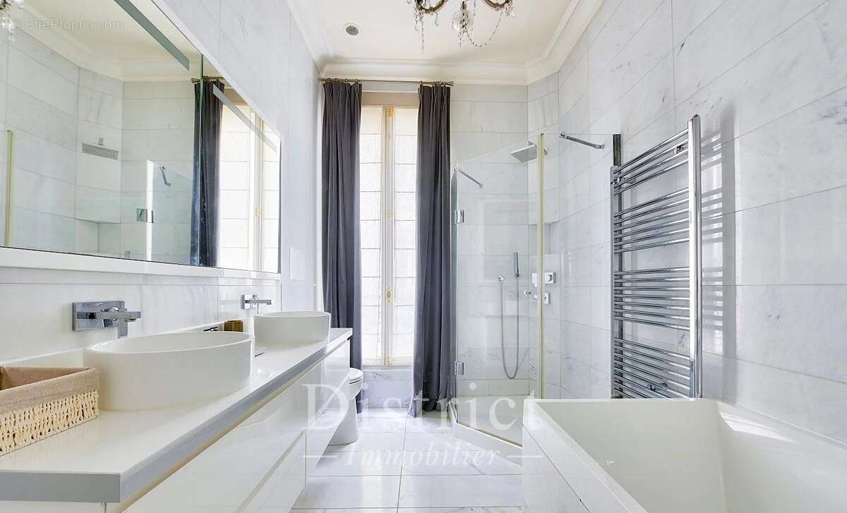 Appartement à PARIS-8E