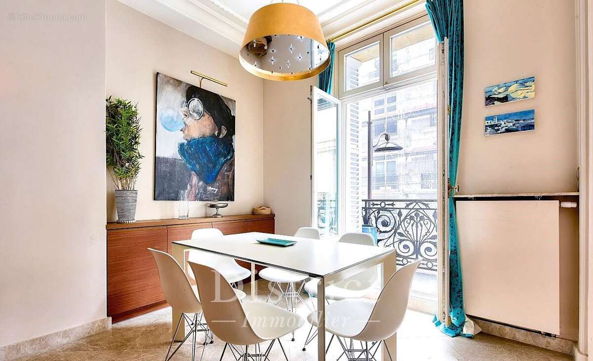 Appartement à PARIS-8E