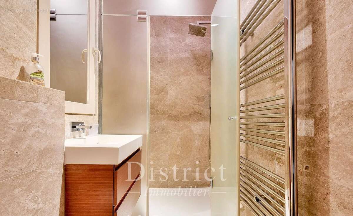 Appartement à PARIS-8E