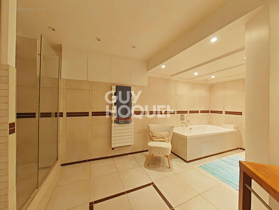 Appartement à FONTENAY-SOUS-BOIS