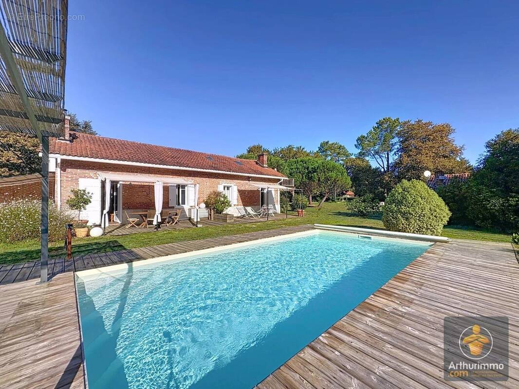 Maison à SAINTE-EULALIE-EN-BORN