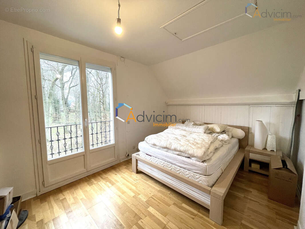 Chambre 2 étage - Maison à SARAN