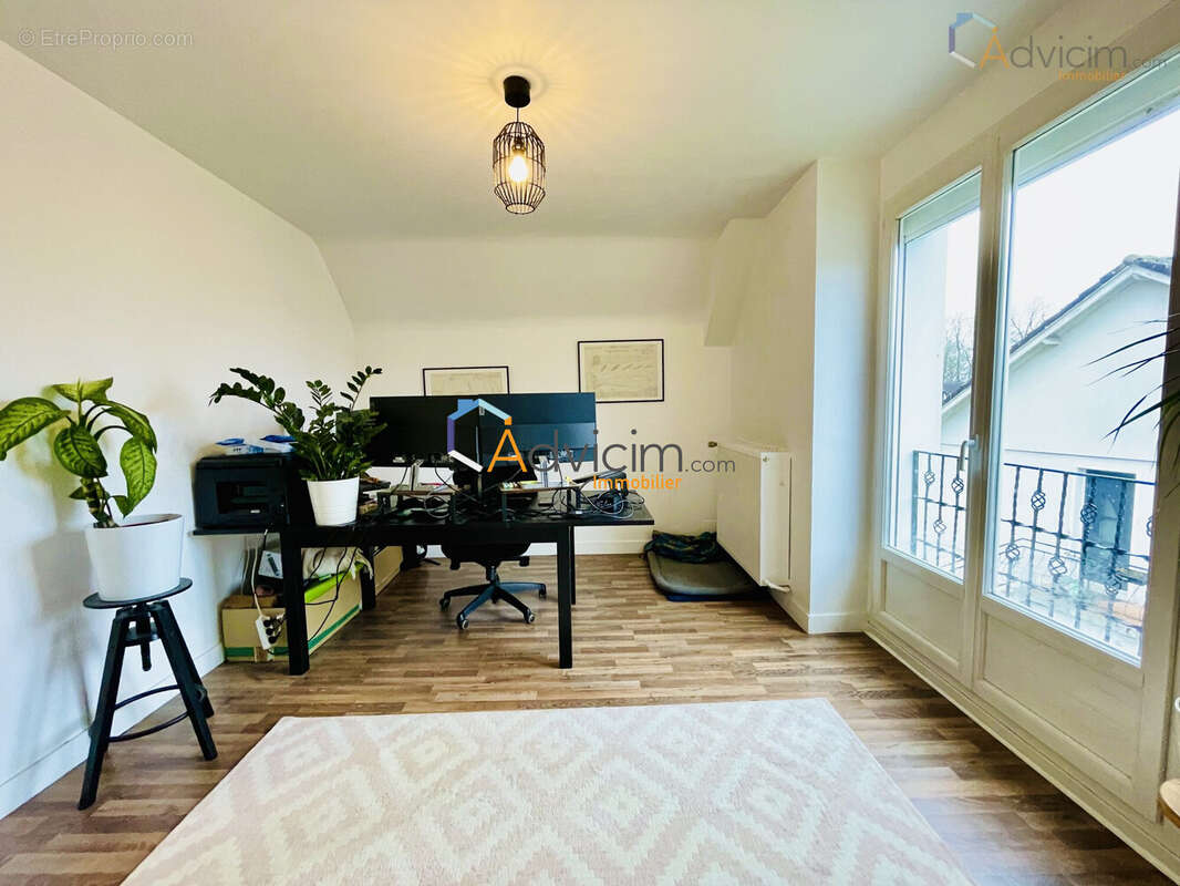 Chambre 3 étage - Maison à SARAN