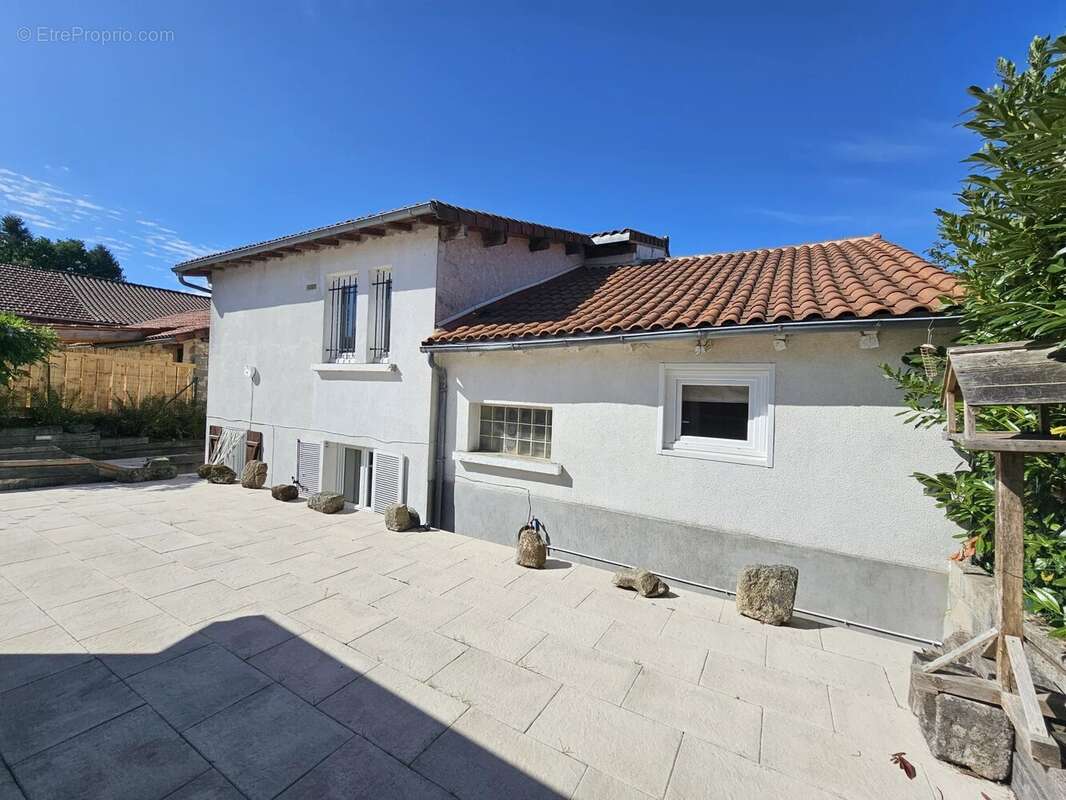 Appartement à LA CHAPELLE-MONTBRANDEIX