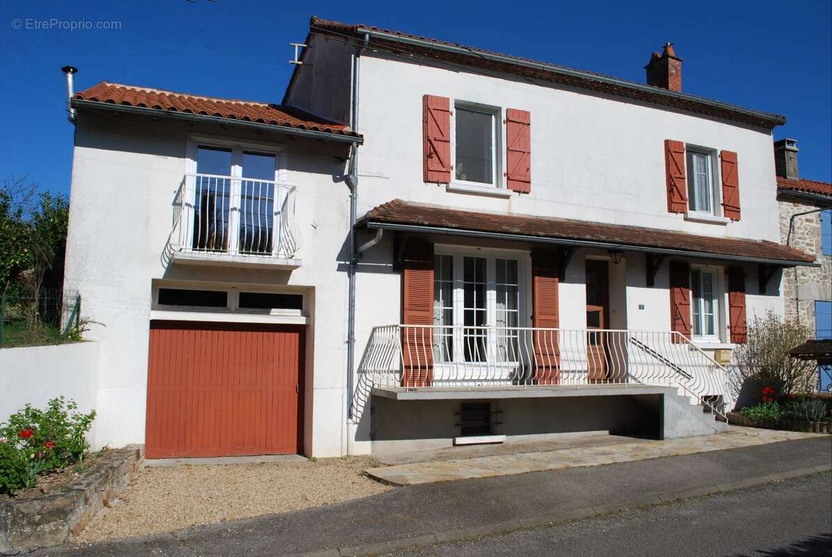Appartement à LA CHAPELLE-MONTBRANDEIX