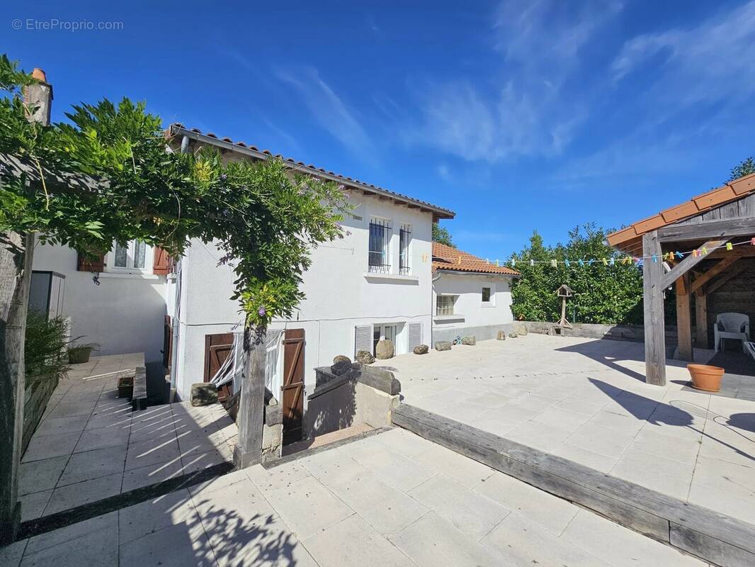 Appartement à LA CHAPELLE-MONTBRANDEIX