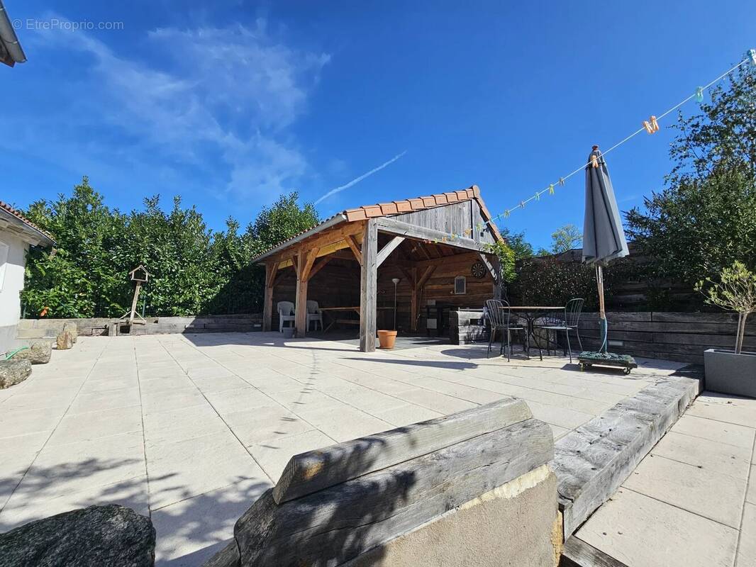 Appartement à LA CHAPELLE-MONTBRANDEIX