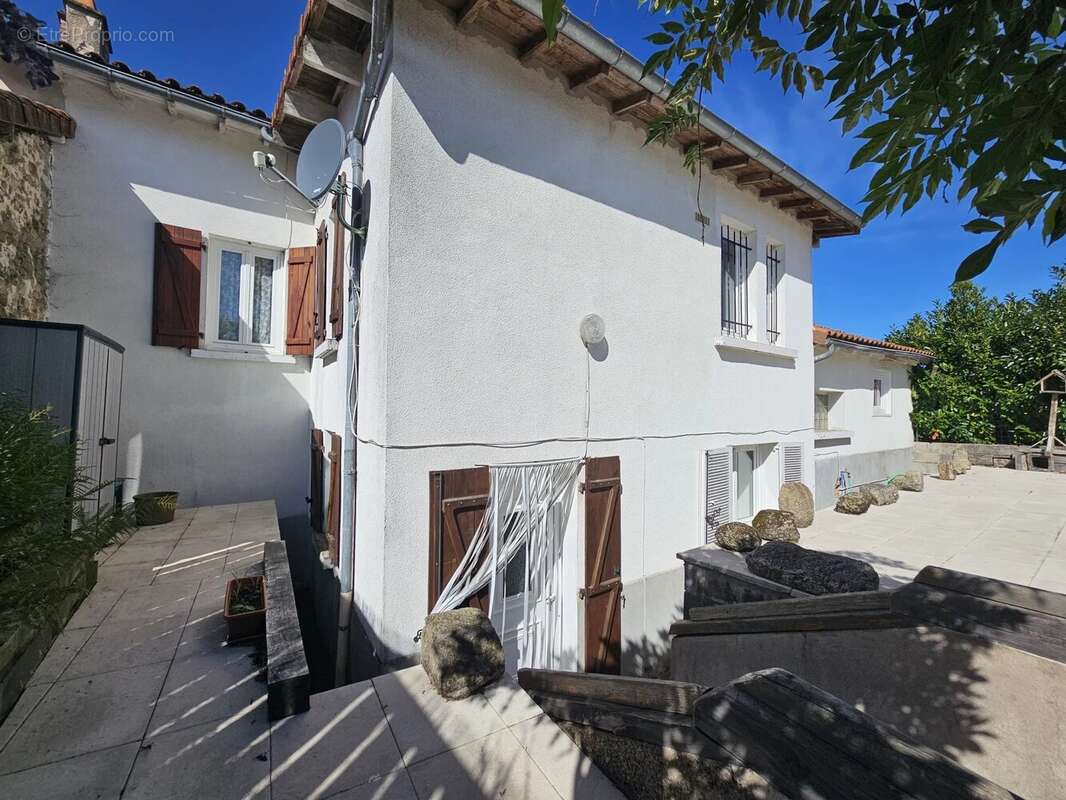 Appartement à LA CHAPELLE-MONTBRANDEIX