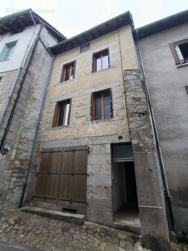 Appartement à SAINT-LEONARD-DE-NOBLAT