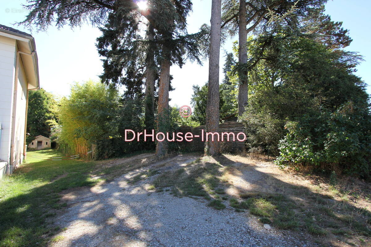 Parking à MONTVENDRE