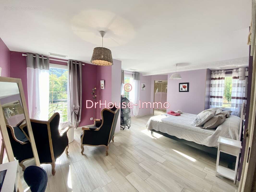 Maison à VINS-SUR-CARAMY