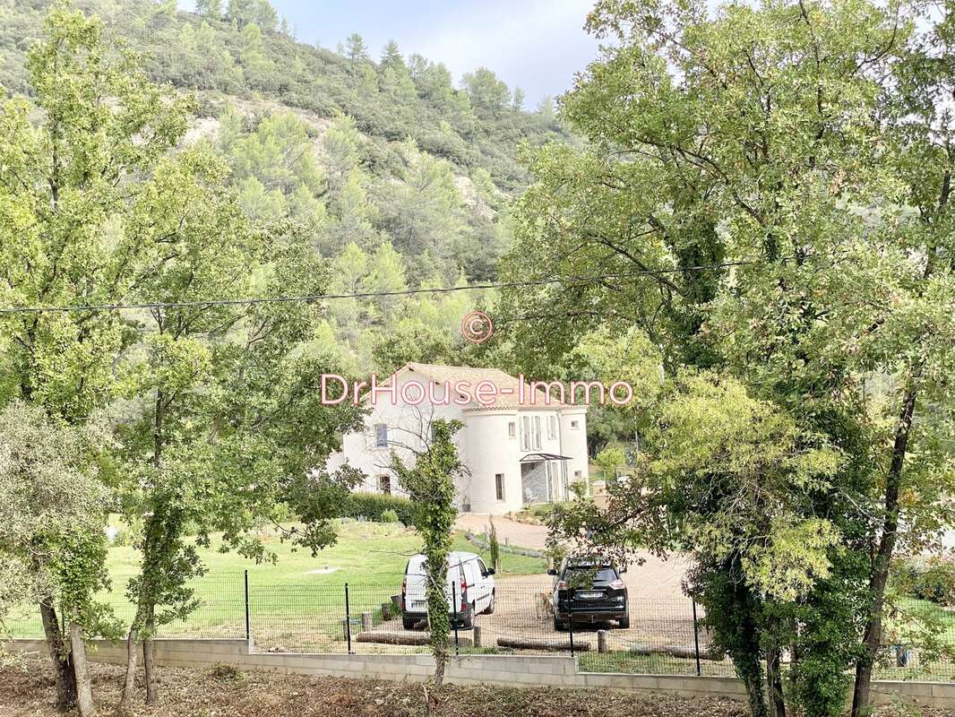 Maison à VINS-SUR-CARAMY