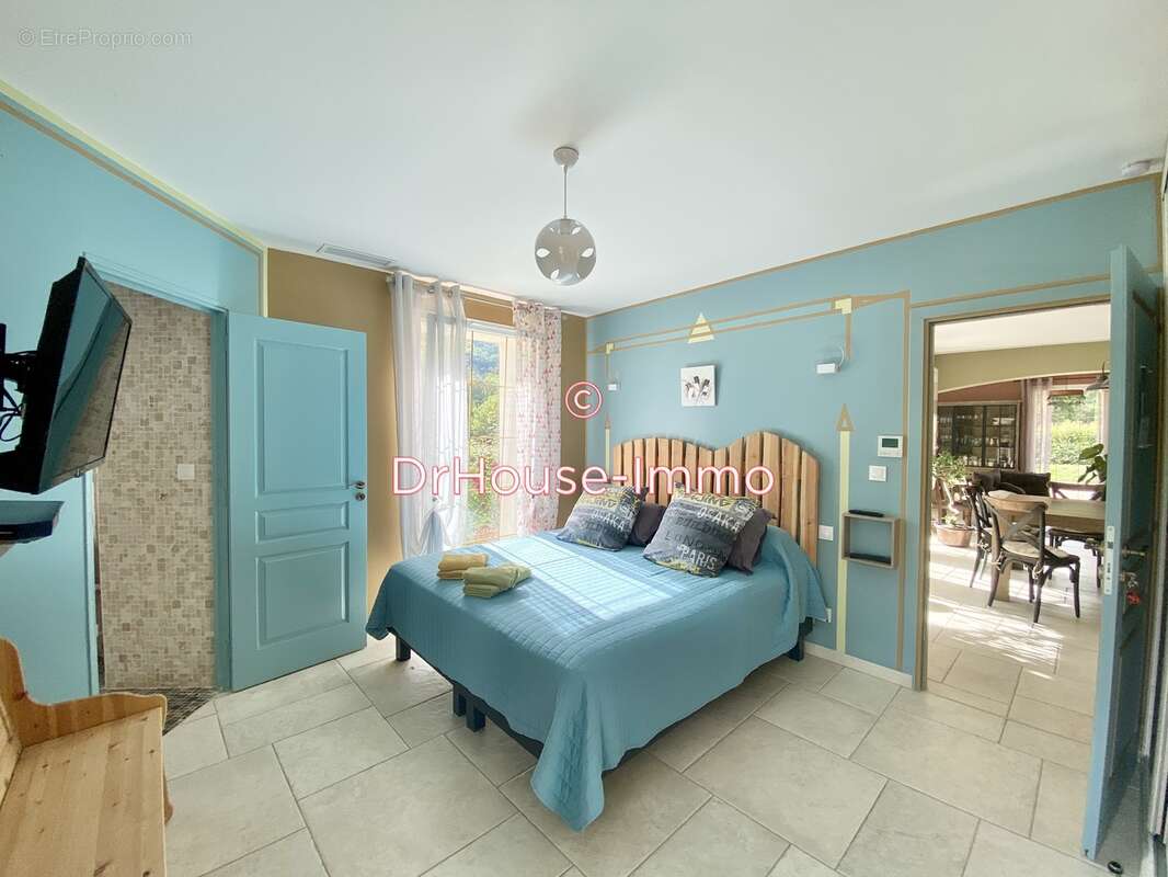 Maison à VINS-SUR-CARAMY