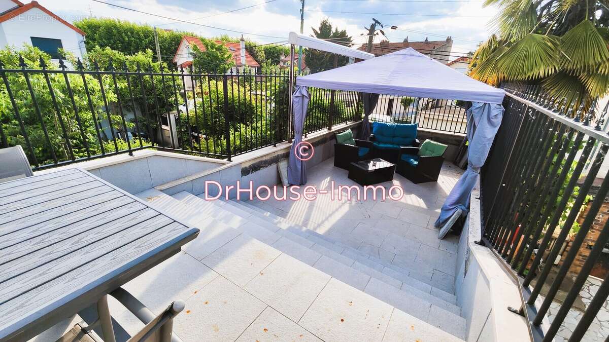 Maison à SAINT-MAUR-DES-FOSSES