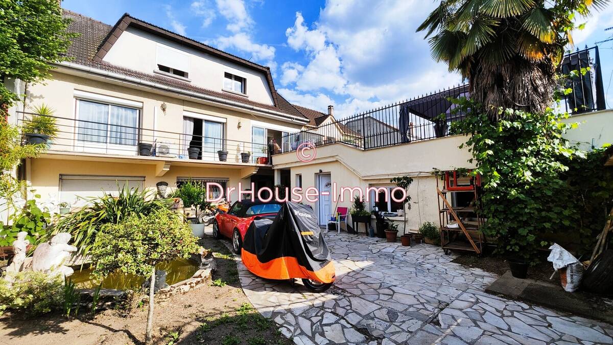 Maison à SAINT-MAUR-DES-FOSSES