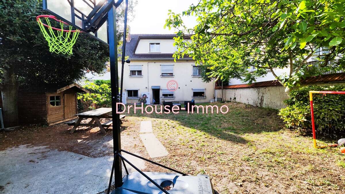 Maison à SAINT-MAUR-DES-FOSSES