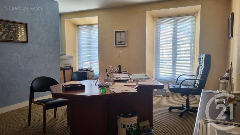 Maison à TRIE-CHATEAU