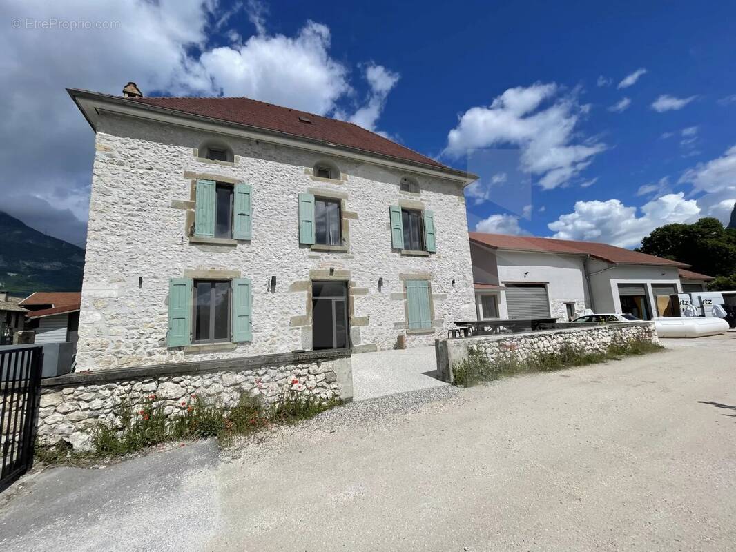 Commerce à SASSENAGE