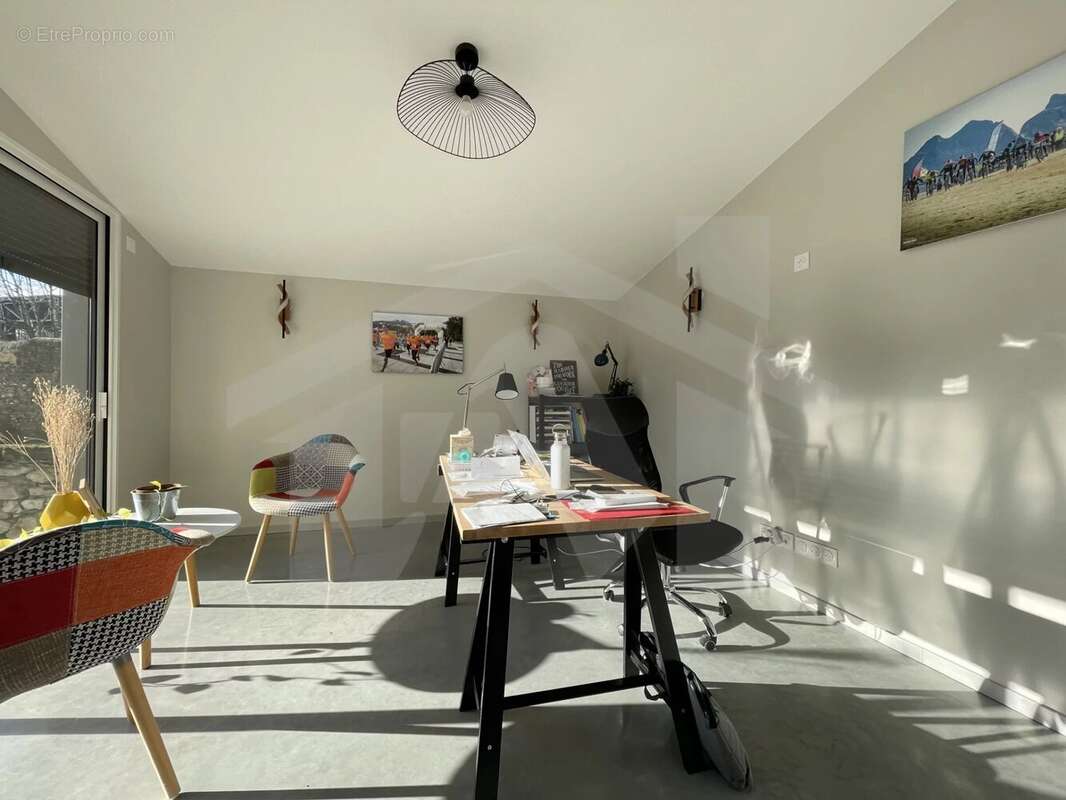 Commerce à SASSENAGE